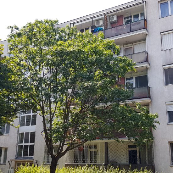 Gealan S-8000-IQ ablak ablakszárny ablaktok társasház nyílászáró lépcsőház nyíló bukó középfelnyíló olcsó erkélyajtó ajtó bejárat osztott tokosztott sorolt szerkezet