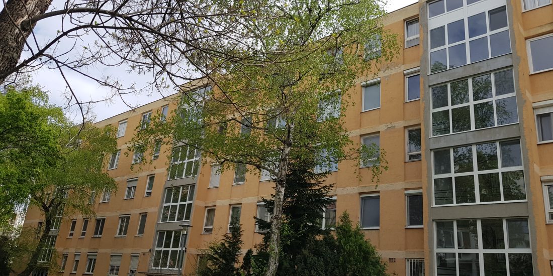 Gealan S-8000-IQ ablak ablakszárny ablaktok társasház nyílászáró lépcsőház nyíló bukó középfelnyíló olcsó erkélyajtó ajtó bejárat osztott tokosztott sorolt szerkezet