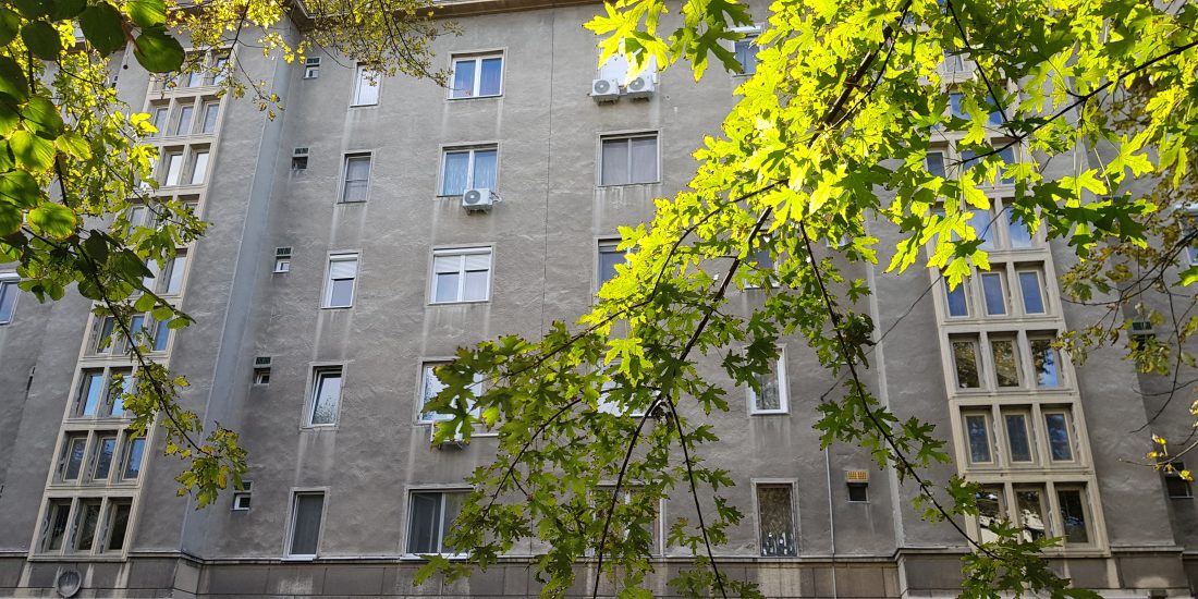 Gealan S8000IQ ablak ablakszárny ablaktok társasház nyílászáró lépcsőház nyíló bukó középfelnyíló olcsó erkélyajtó ajtó bejárat osztott tokosztott sorolt szerkezet