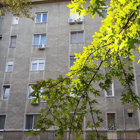 Gealan S8000IQ ablak ablakszárny ablaktok társasház nyílászáró lépcsőház nyíló bukó középfelnyíló olcsó erkélyajtó ajtó bejárat osztott tokosztott sorolt szerkezet