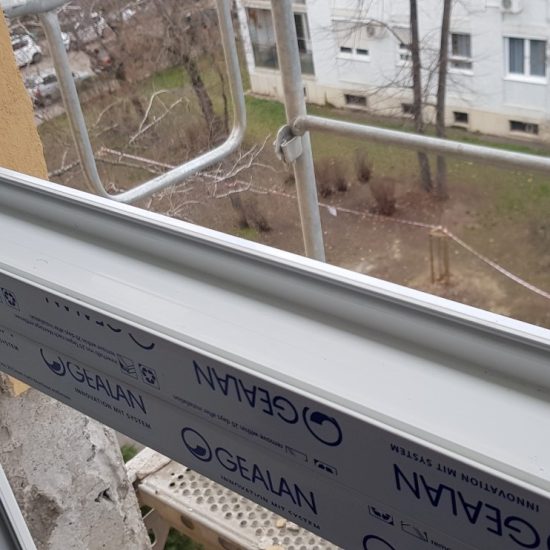 beépítés tokba-építés új-beépítés bontás-beépítés ablaképítés ajtóépítés ablak ajtó betétel szerkezetépítés sorolás statika összeillesztés tokrögzítőcsavar beépítőfül üvegezés ralszalagos beépítés ablak ajtó szerelés ablakzár ajtózár