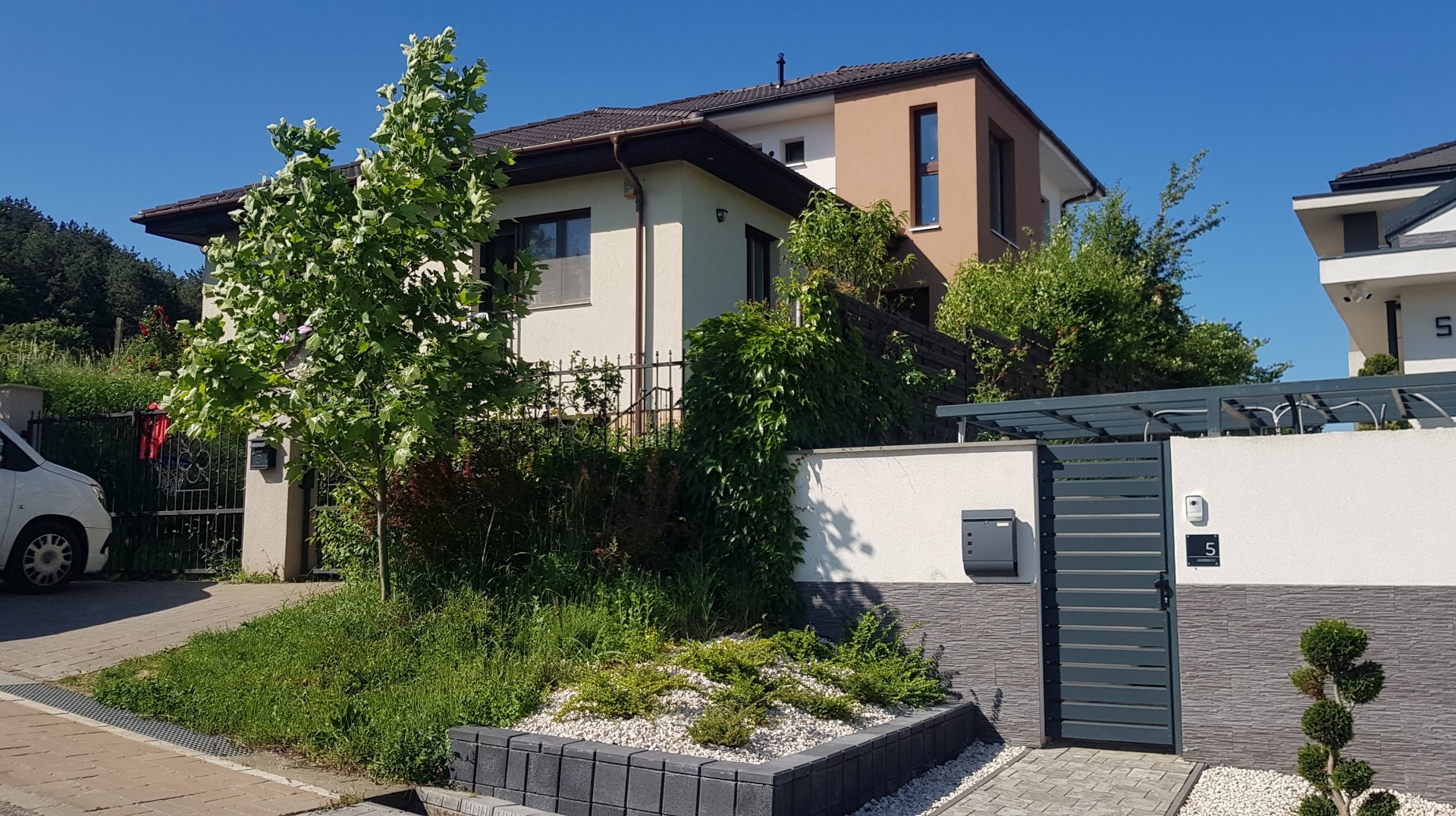 tetőbeépítés tető ácsolása cserepezés lécezés szeglemezes hagyományos tető tetőszerkezet előtető pergola fából szarufa talpszelemen középszelemen taréjszelemen tetőléc ellenléc faanyag cserép kúpcserép kezdőcserép szeg ácsszeg tető szigetelés álmennyezet kialakítás direkt függesztő eresz ereszcsatorna pára áteresztő párazáró tetőfólia UD CD gerenda faanyag lambéria lucfenyő csüngő eresz ereszdobozolás