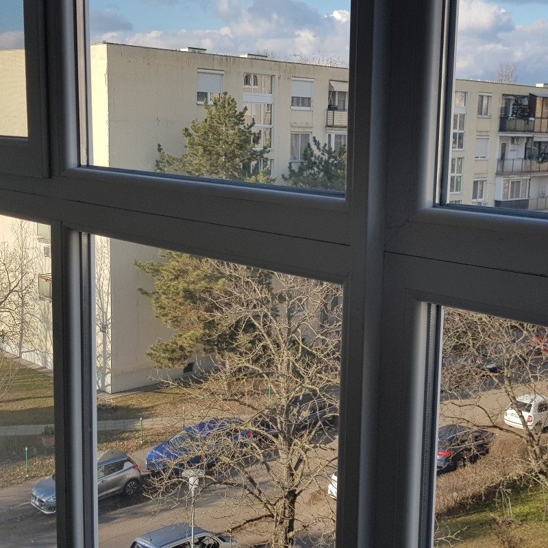 Gealan S8000IQ ablak ablakszárny ablaktok társasház nyílászáró lépcsőház nyíló bukó középfelnyíló olcsó erkélyajtó ajtó bejárat osztott tokosztott sorolt szerkezet