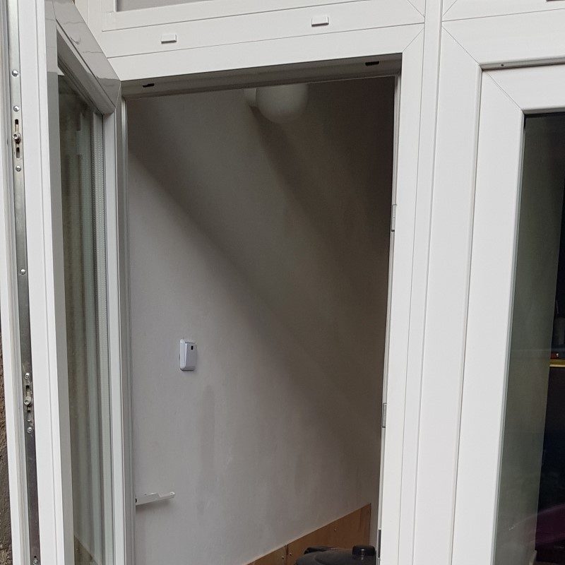 Gealan S8000IQ ablak ablakszárny ablaktok társasház nyílászáró lépcsőház nyíló bukó középfelnyíló olcsó erkélyajtó ajtó bejárat osztott tokosztott sorolt szerkezet