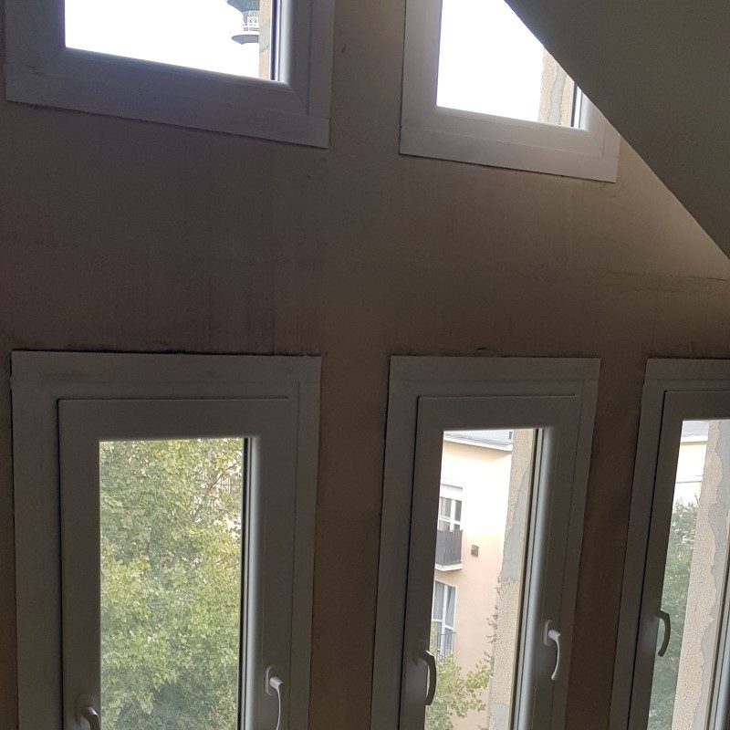 Gealan S8000IQ ablak ablakszárny ablaktok társasház nyílászáró lépcsőház nyíló bukó középfelnyíló olcsó erkélyajtó ajtó bejárat osztott tokosztott sorolt szerkezet