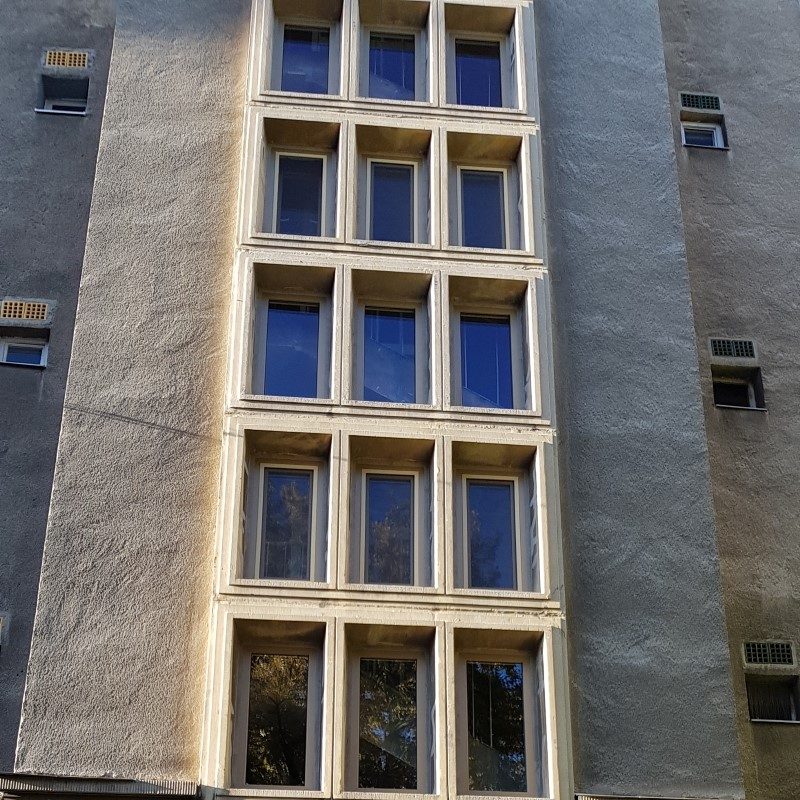 Gealan S8000IQ ablak ablakszárny ablaktok társasház nyílászáró lépcsőház nyíló bukó középfelnyíló olcsó erkélyajtó ajtó bejárat osztott tokosztott sorolt szerkezet