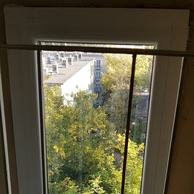 Gealan S8000IQ ablak ablakszárny ablaktok társasház nyílászáró lépcsőház nyíló bukó középfelnyíló olcsó erkélyajtó ajtó bejárat osztott tokosztott sorolt szerkezet