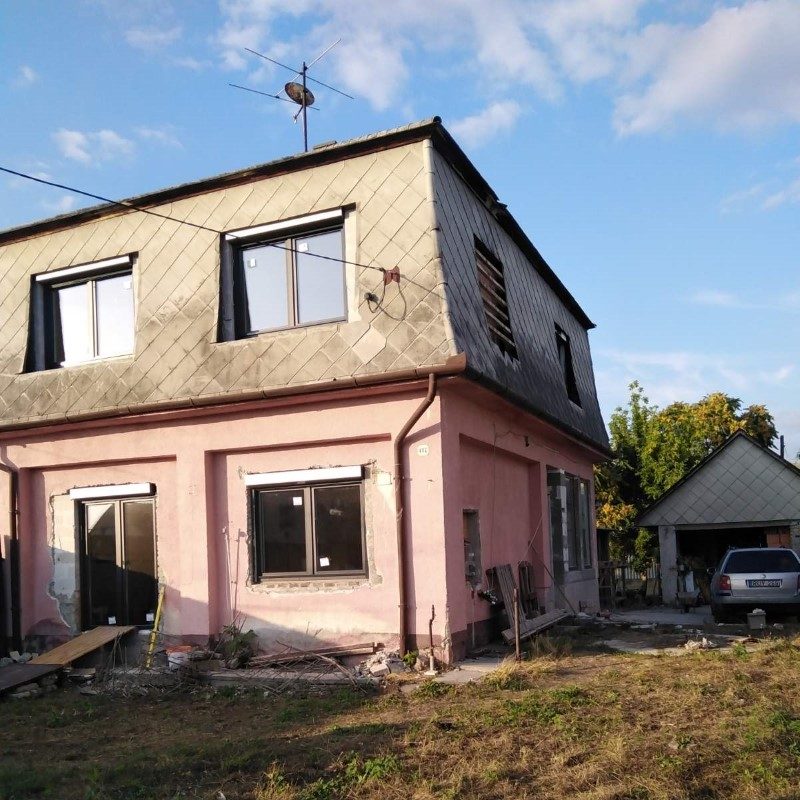 Gealan S8000IQ S9000 HST Futura ablak ajtó három rétegű két rétegű hőszigetelt hőátbocsátási tényező ablakszárny ajtószárny ablaktok ajtótok társasház családi ház nyílászáró lépcsőház nyíló bukó középfelnyíló olcsó minőségi profil erkélyajtó ajtó bejárat osztott tokosztott sorolt szerkezet