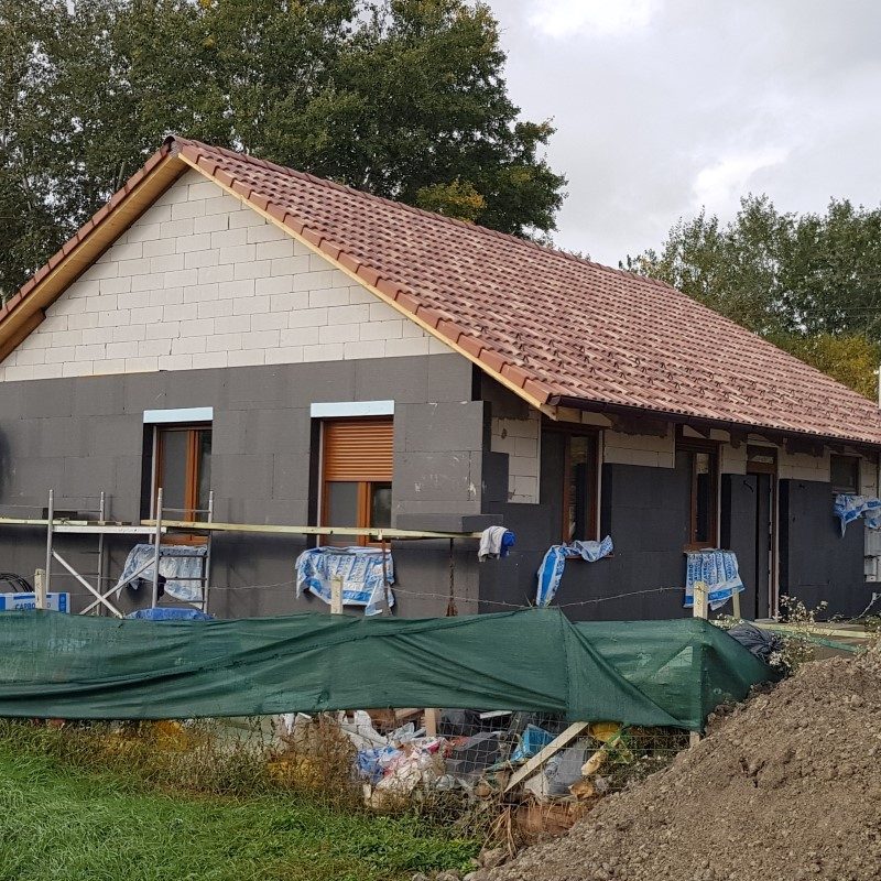 Gealan S8000IQ S9000 HST Futura ablak ajtó három rétegű két rétegű hőszigetelt hőátbocsátási tényező ablakszárny ajtószárny ablaktok ajtótok társasház családi ház nyílászáró lépcsőház nyíló bukó középfelnyíló olcsó minőségi profil erkélyajtó ajtó bejárat osztott tokosztott sorolt szerkezet