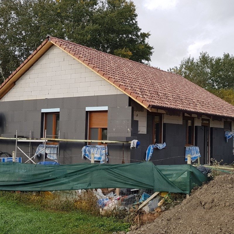 családi házaknál ablak ajtó csere tetőbeépítés tetőszigetelés álmennyezet kialakítás garázskapu beépítés árnyékolástechnika felszerelése