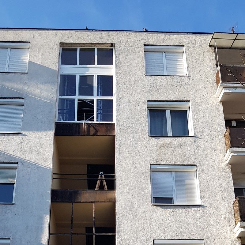 tervezés gyártás beépítés tokba-építés bontás-beépítés új-beépítés nyílászáró csere szerkezet díszpanel beszerelés ablakbeépítés tetőablakbeépítés ajtóbeépítés üvegberakás redőnyszerelés roletta reluxa felrakás zsaluzia építés rovarháló szúnyogháló könyöklő felrakása takarólécezés párkányozás tetőbeépítés cserepezés lécezés bádogozás tetőszigetelés álmennyezet kialakítás garázskapu beépítés kapuszárnyak automatizálása