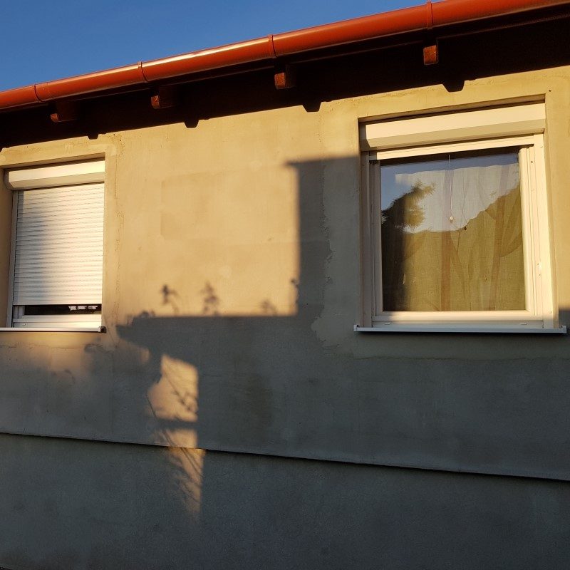 tervezés gyártás beépítés tokba-építés bontás-beépítés új-beépítés nyílászáró csere szerkezet díszpanel beszerelés ablakbeépítés tetőablakbeépítés ajtóbeépítés üvegberakás redőnyszerelés roletta reluxa felrakás zsaluzia építés rovarháló szúnyogháló könyöklő felrakása takarólécezés párkányozás tetőbeépítés cserepezés lécezés bádogozás tetőszigetelés álmennyezet kialakítás garázskapu beépítés kapuszárnyak automatizálása