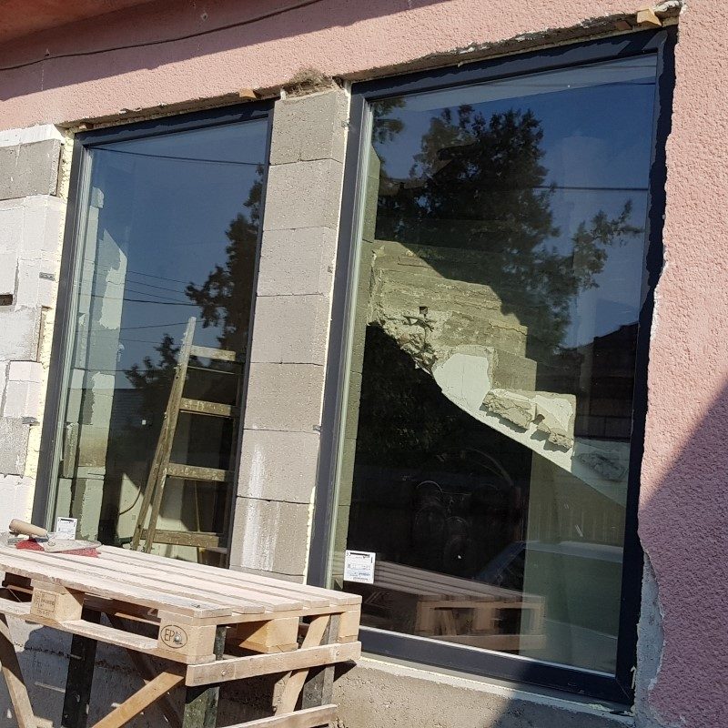 tervezés gyártás beépítés tokba-építés bontás-beépítés új-beépítés nyílászáró csere szerkezet díszpanel beszerelés ablakbeépítés tetőablakbeépítés ajtóbeépítés üvegberakás redőnyszerelés roletta reluxa felrakás zsaluzia építés rovarháló szúnyogháló könyöklő felrakása takarólécezés párkányozás tetőbeépítés cserepezés lécezés bádogozás tetőszigetelés álmennyezet kialakítás garázskapu beépítés kapuszárnyak automatizálása