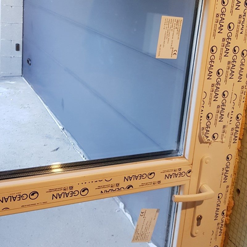 tervezés gyártás beépítés tokba-építés bontás-beépítés új-beépítés nyílászáró csere szerkezet díszpanel beszerelés ablakbeépítés tetőablakbeépítés ajtóbeépítés üvegberakás redőnyszerelés roletta reluxa felrakás zsaluzia építés rovarháló szúnyogháló könyöklő felrakása takarólécezés párkányozás tetőbeépítés cserepezés lécezés bádogozás tetőszigetelés álmennyezet kialakítás garázskapu beépítés kapuszárnyak automatizálása