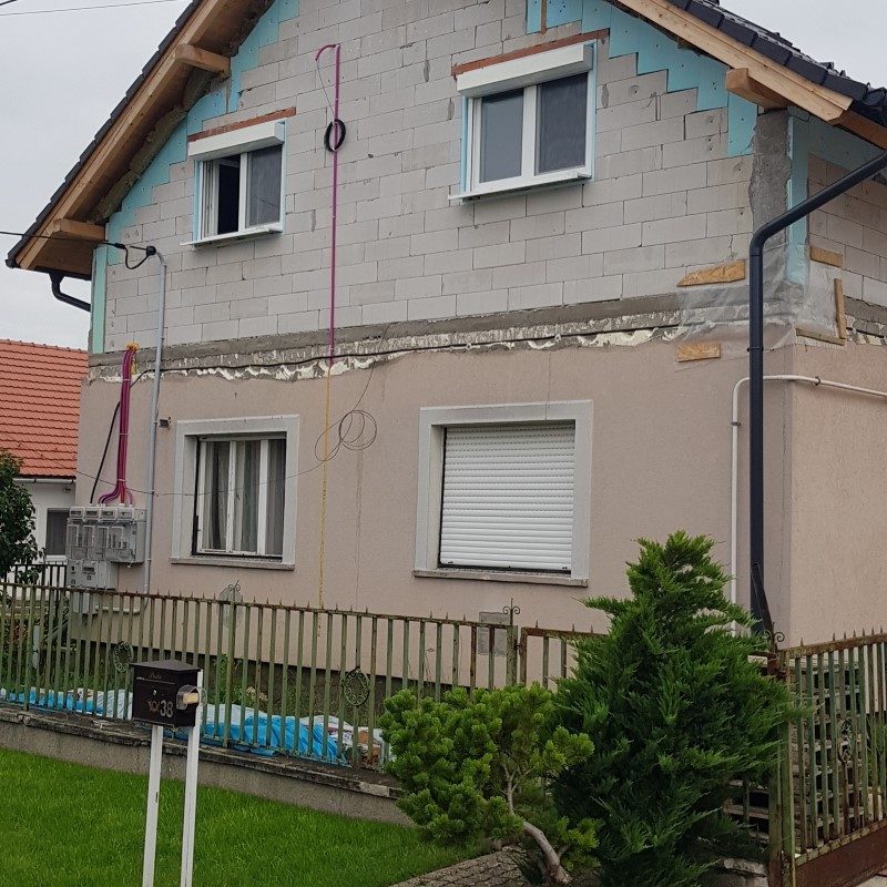 tervezés gyártás beépítés tokba-építés bontás-beépítés új-beépítés nyílászáró csere szerkezet díszpanel beszerelés ablakbeépítés tetőablakbeépítés ajtóbeépítés üvegberakás redőnyszerelés roletta reluxa felrakás zsaluzia építés rovarháló szúnyogháló könyöklő felrakása takarólécezés párkányozás tetőbeépítés cserepezés lécezés bádogozás tetőszigetelés álmennyezet kialakítás garázskapu beépítés kapuszárnyak automatizálása