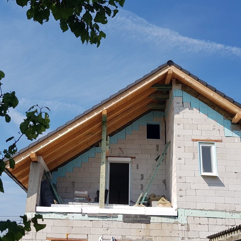 tervezés gyártás beépítés tokba-építés bontás-beépítés új-beépítés nyílászáró csere szerkezet díszpanel beszerelés ablakbeépítés tetőablakbeépítés ajtóbeépítés üvegberakás redőnyszerelés roletta reluxa felrakás zsaluzia építés rovarháló szúnyogháló könyöklő felrakása takarólécezés párkányozás tetőbeépítés cserepezés lécezés bádogozás tetőszigetelés álmennyezet kialakítás garázskapu beépítés kapuszárnyak automatizálása